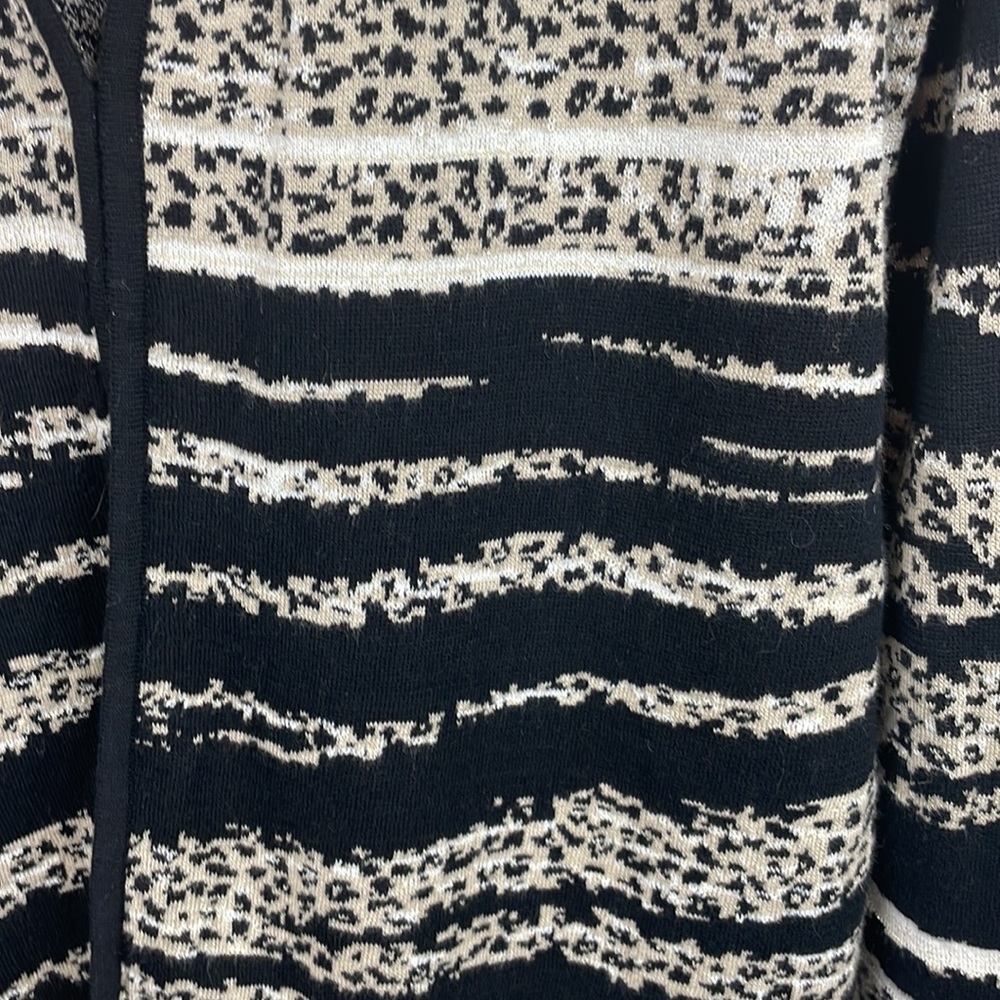 Laura Ashley Cheetah/ Zebra Print Cardigan Sweater Size Petite Large - Picture 8 of 12